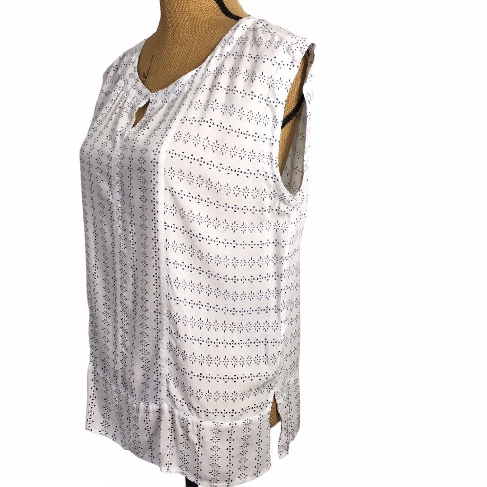 Old Navy White Casual Relaxed Sleeveless Top S